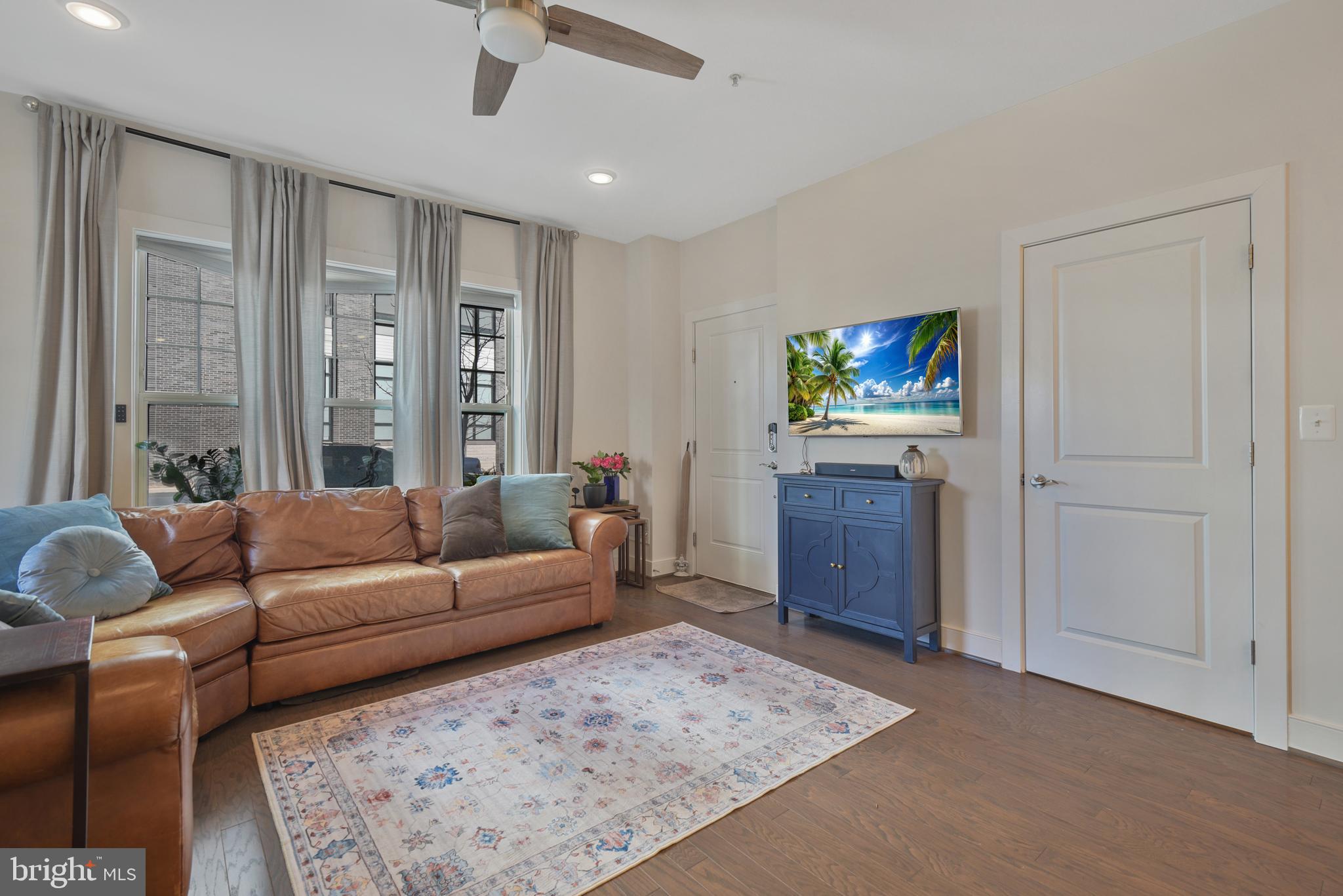 813 ROCKWELL AVENUE 813