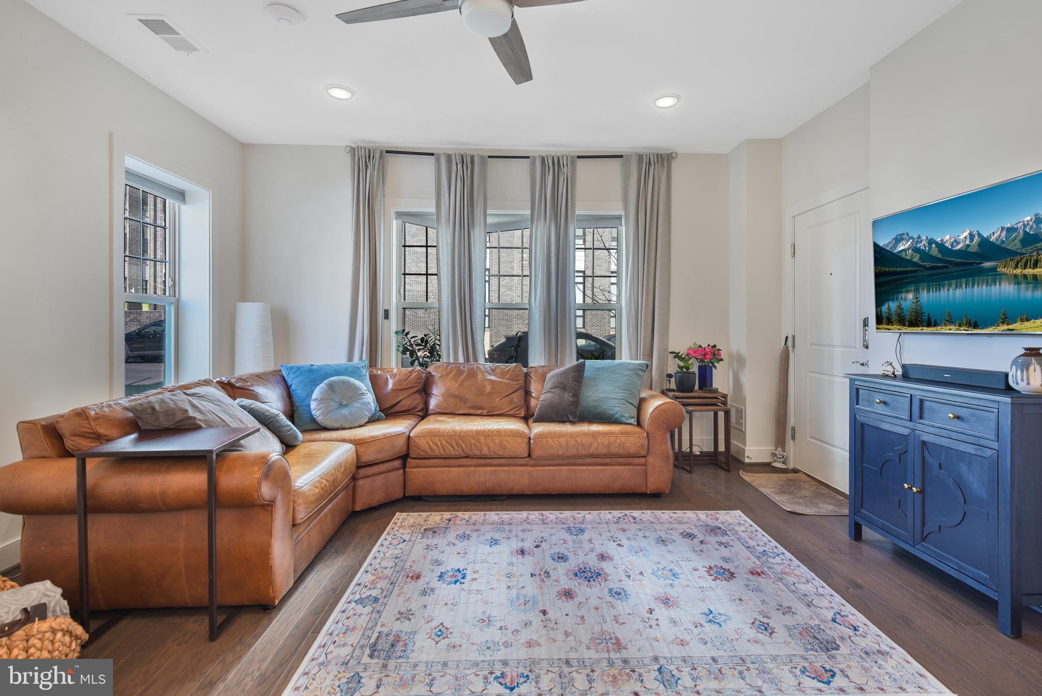 813 ROCKWELL AVENUE 813