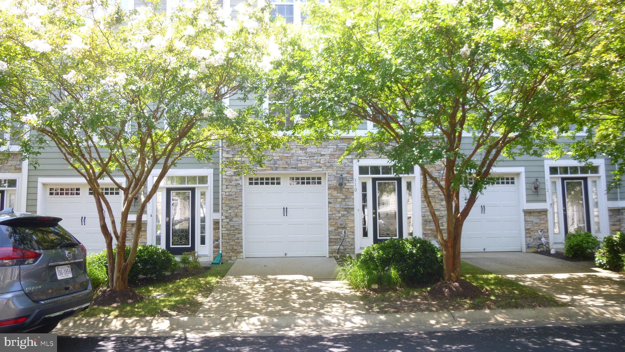 MONROE POINT TOWNHOUSES - Residential