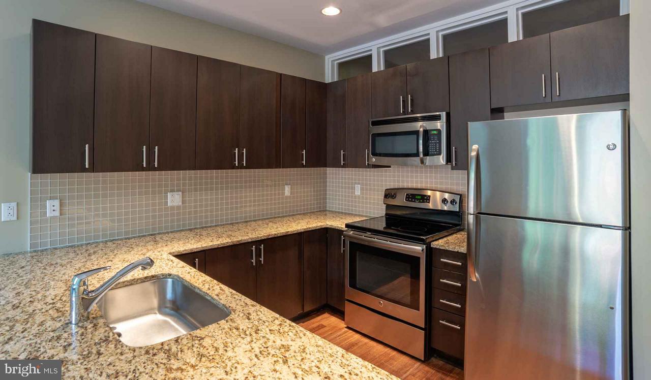 WASHINGTON SQ - Residential Lease