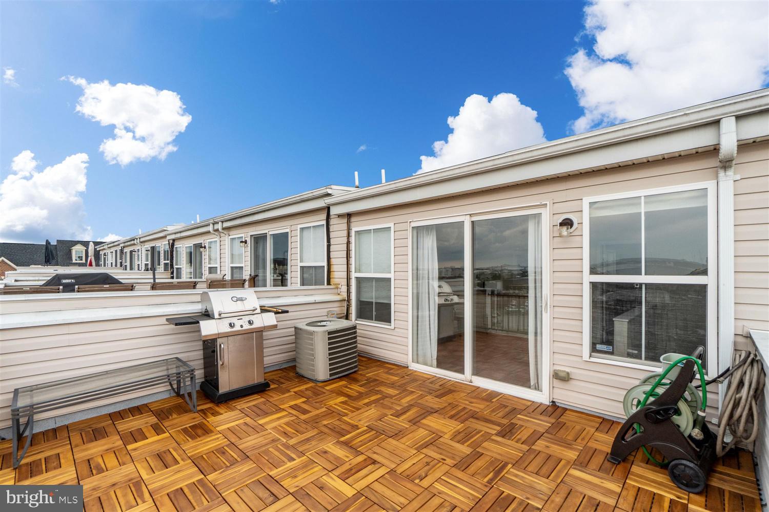 ATHENA SQUARE - Residential