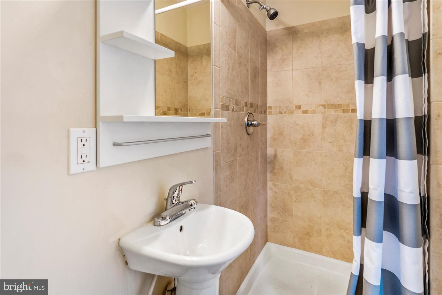 ATHENA SQUARE - Residential