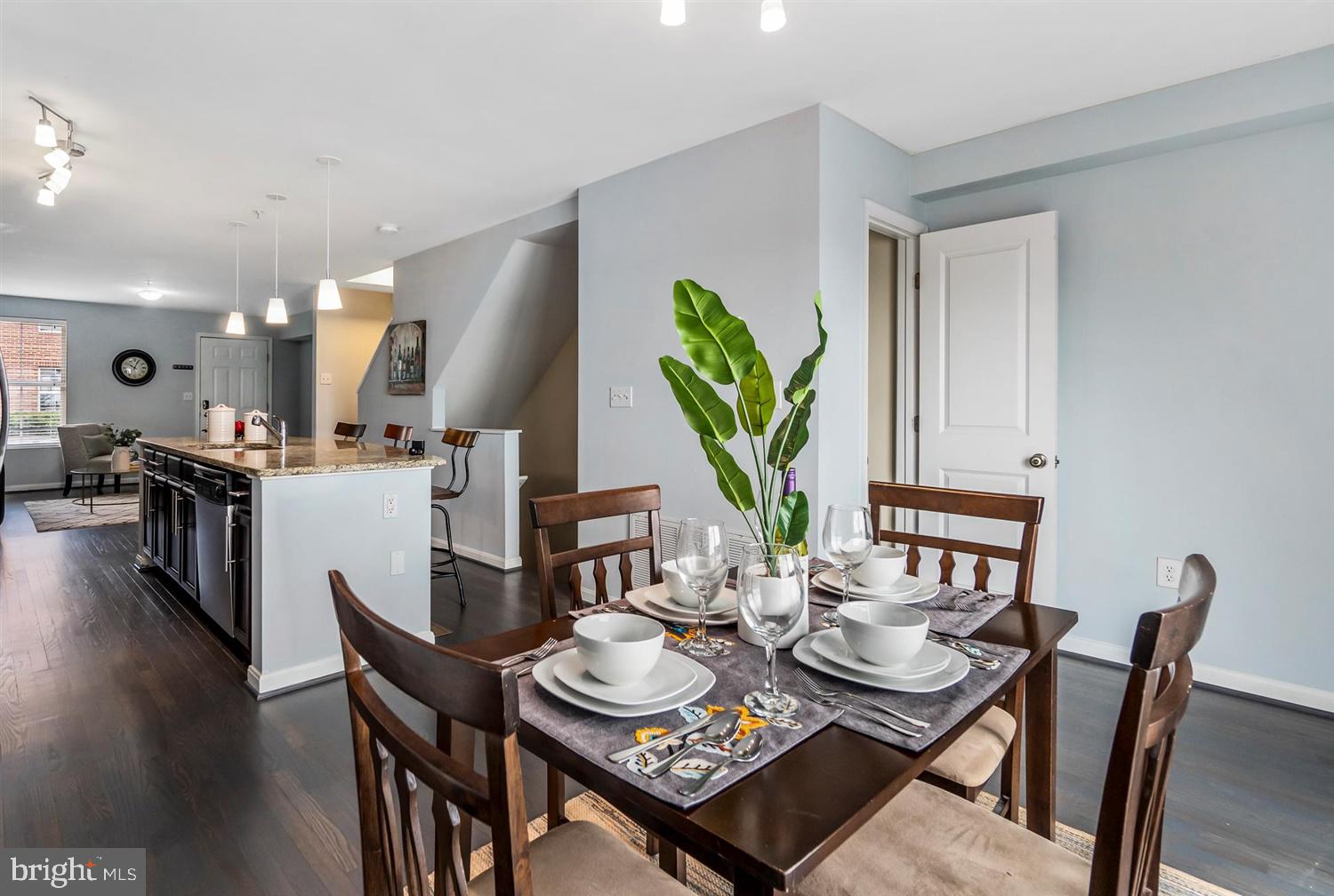 ATHENA SQUARE - Residential