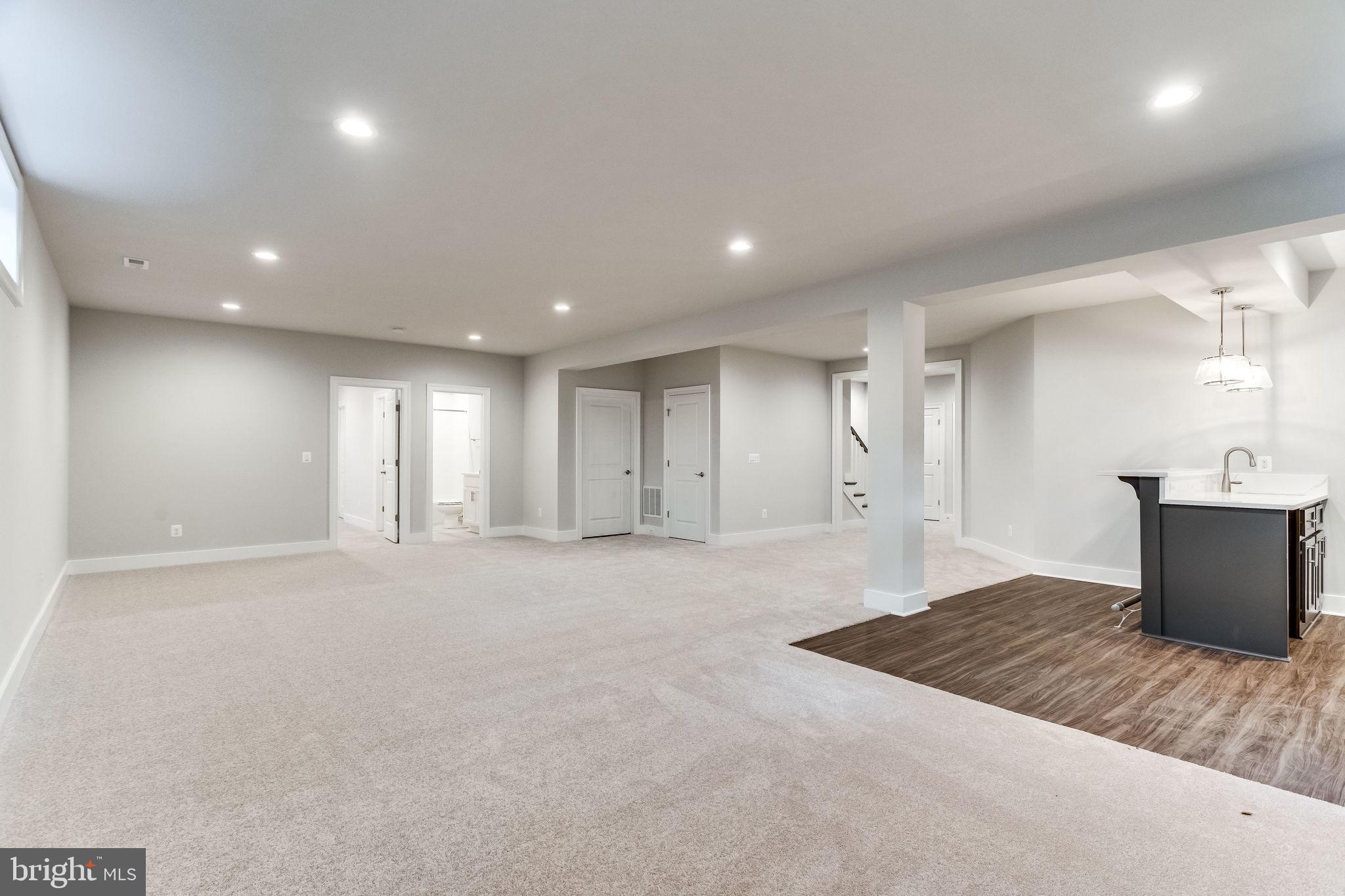 VIENNA WOODS - Residential