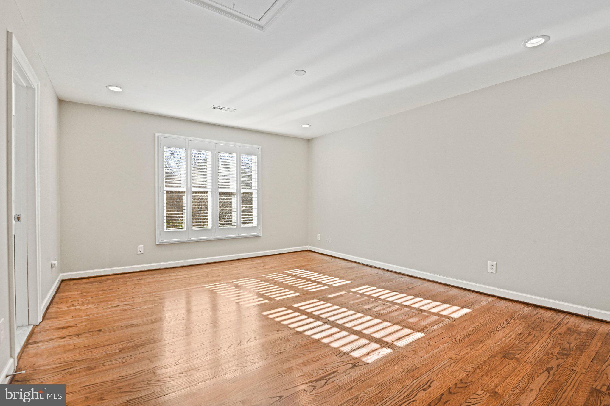 SMC MCLEAN - Residential