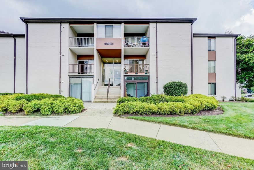 Spacious updated condo.  Condo fee includes water and electricity.  Foyer entry steps down to lovely living room, spacious dining area with ample space for full sized table. Luxury vinyl tile in kitchen and living room, dining room areas. Updated Kitchen with breakfast nook/family room off kitchen.  Huge Primary bedroom with two oversized closets.  Updated bathroom and tile. Extra storage in basement. Balcony of  living room with private view. Will not last!  View Virtual Tour.  PLEASE SUBMIT ALL OFFERS BY 3PM MONDAY JULY
31ST 2023.