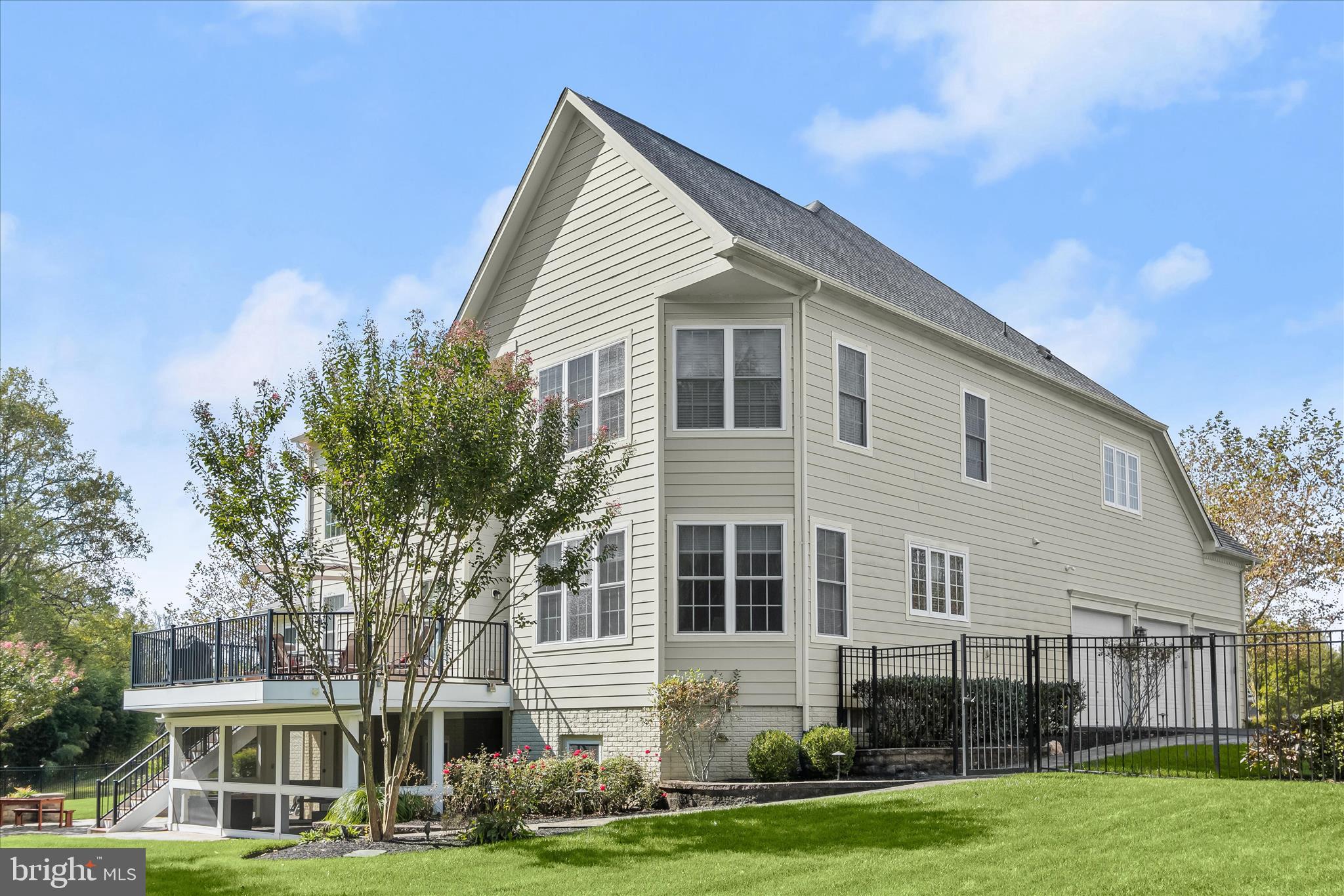 RIVERWOOD - Residential