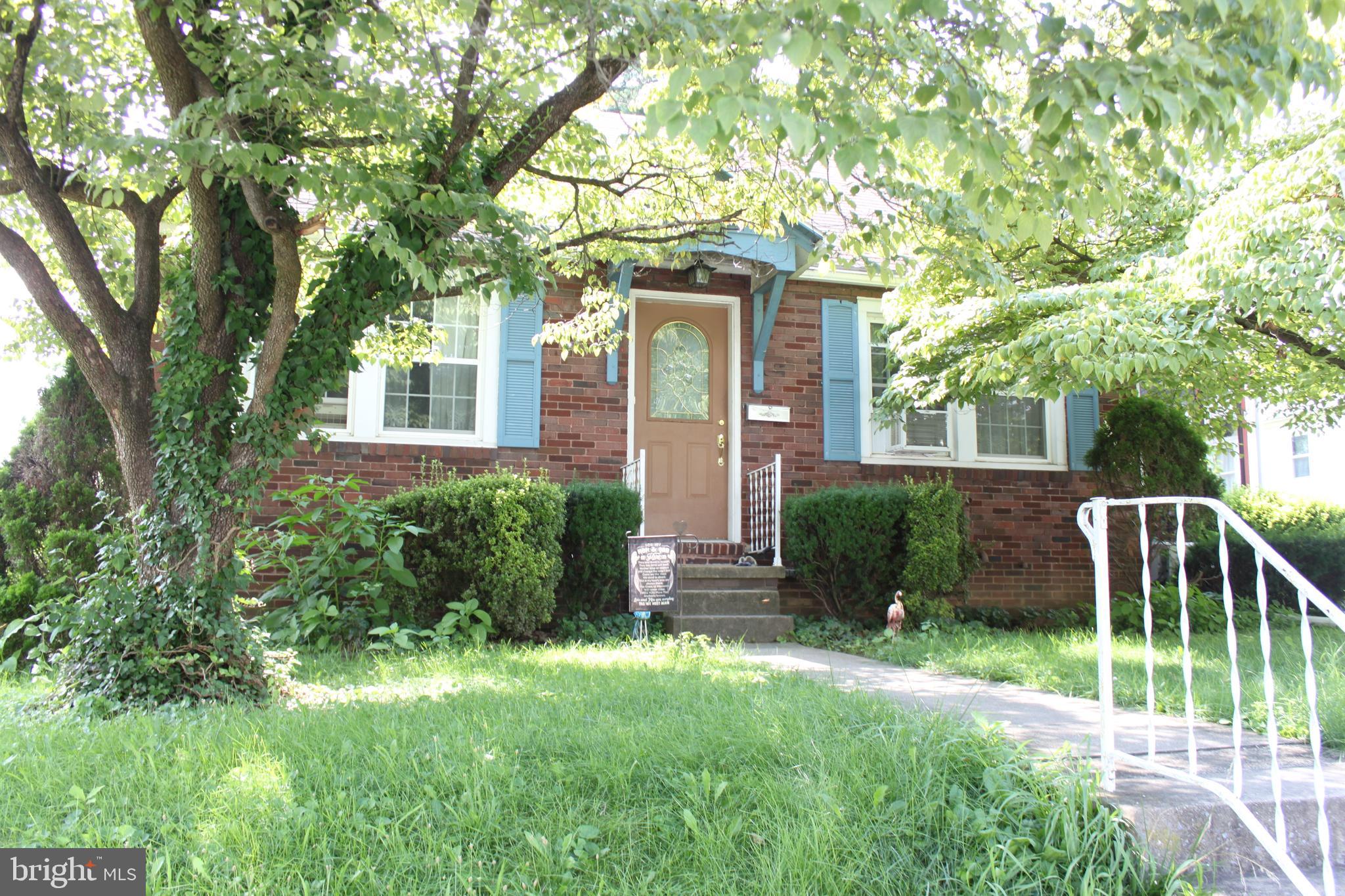 Charming Cape Cod in the Heart of Middletown!
This delightful 3-bedroom, 1.5-bath Cape Cod is perfectly situated within walking distance to parks, shopping, and your favorite ice cream shops! The home features classic wood floors hiding beneath the first-floor carpet, a cozy brick fireplace, and stylish quartz countertops in the kitchen. Enjoy summer evenings on the screened-in porch overlooking the backyard and in-ground pool—ready for your finishing touches to bring it back to life. With a convenient entry-level bedroom and timeless charm throughout, this home offers comfort, location, and potential all in one package. Contact me today for a Private Showing.