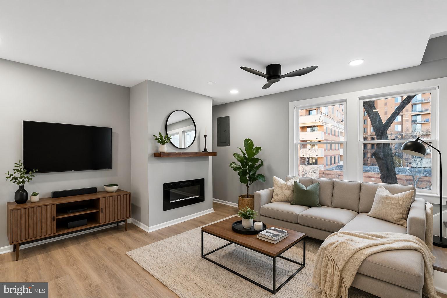 1527 N COLONIAL TERRACE B