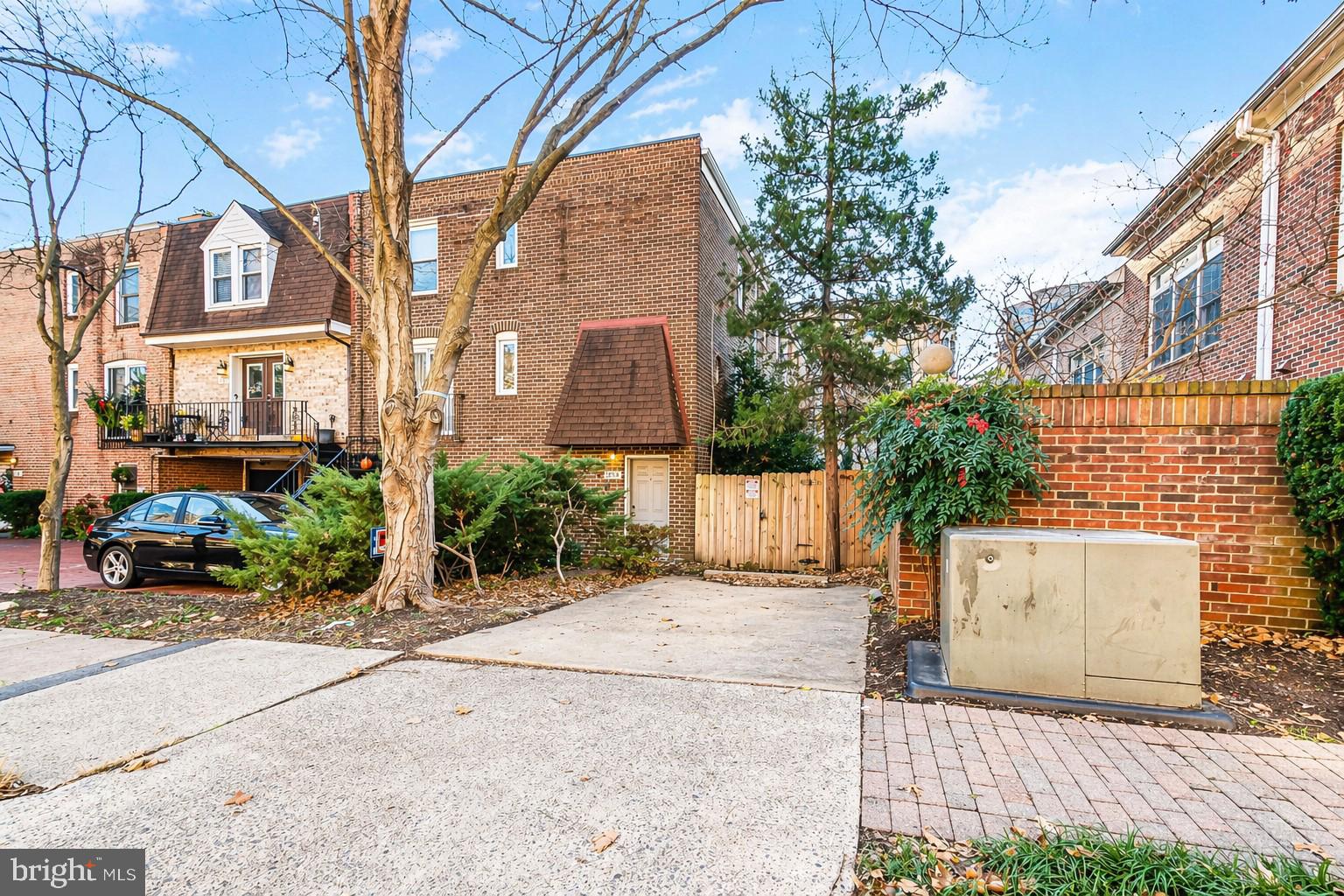 1527 N COLONIAL TERRACE B