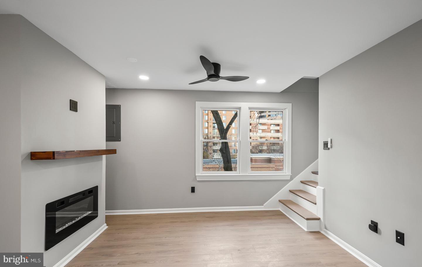 1527 N COLONIAL TERRACE B