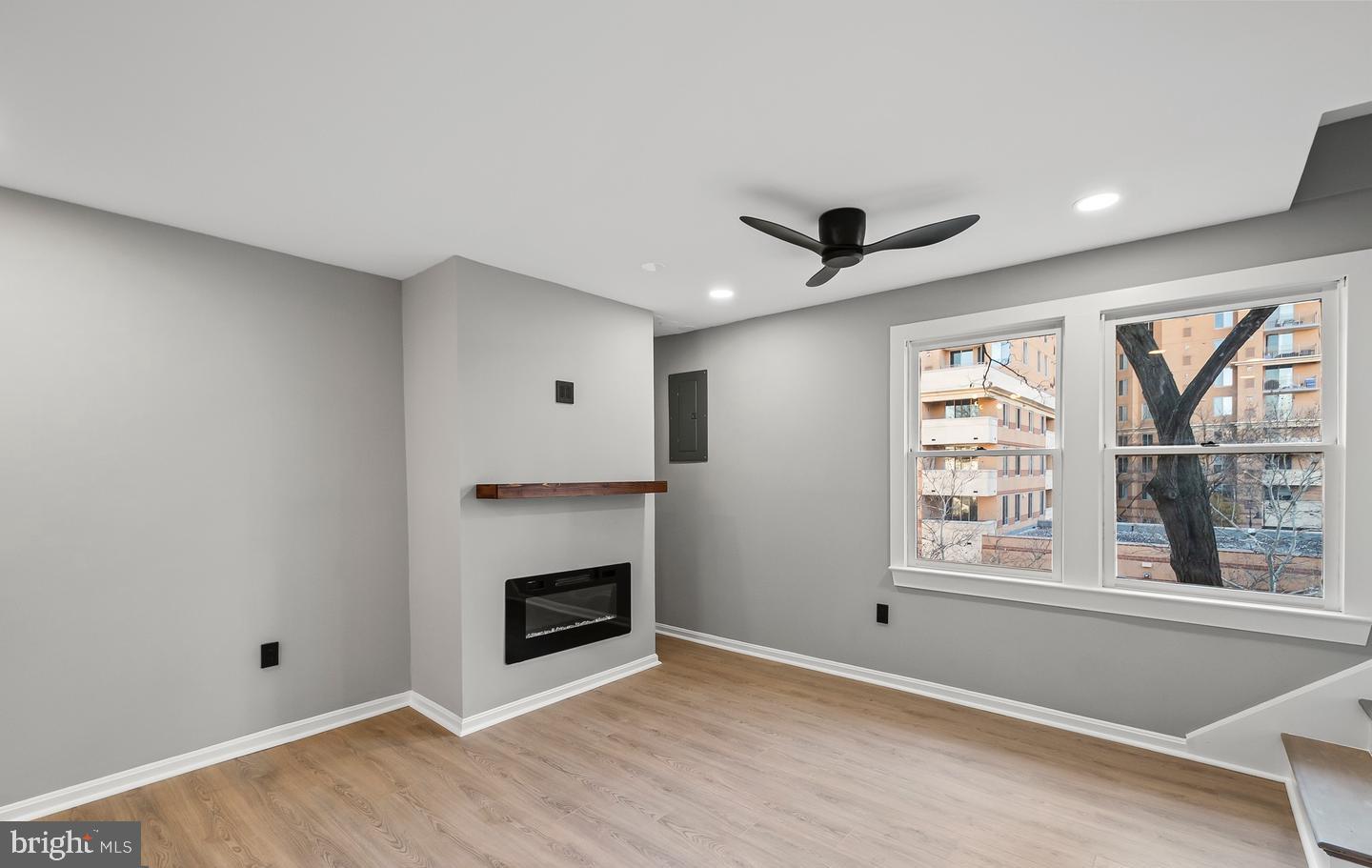 1527 N COLONIAL TERRACE B