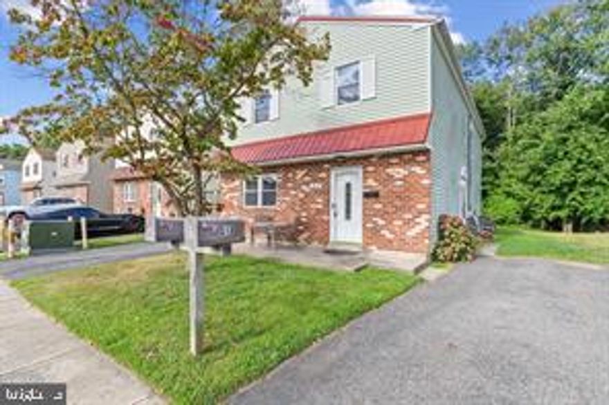 Come take a look at this great 2 bedroom unit in Tinicum township.
This 2nd floor  unit has 2 generously size bedrooms , 1  updated full bath, living room, dining area , updated kitchen with dishwasher and laundry area.
This unit has separate utilities and private driveway. 
This property is in walking distance to schools, parks , shopping areas & public transportation, minutes from I95 and I476.
This unit is move in ready, nothing to do but pack your bags!
Come take a look and call this home!
