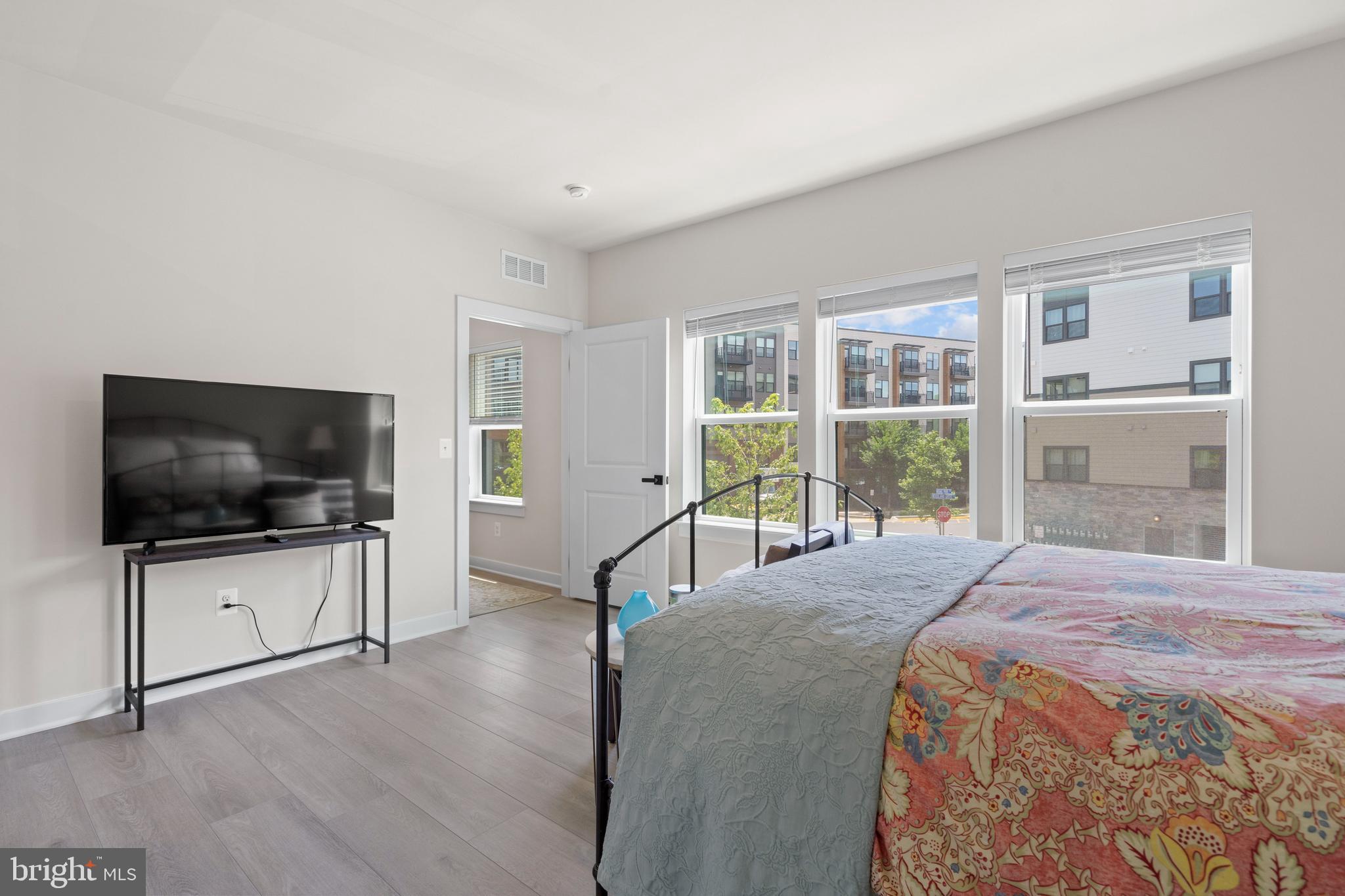 WOODLAND PARK STATION - Residential Lease