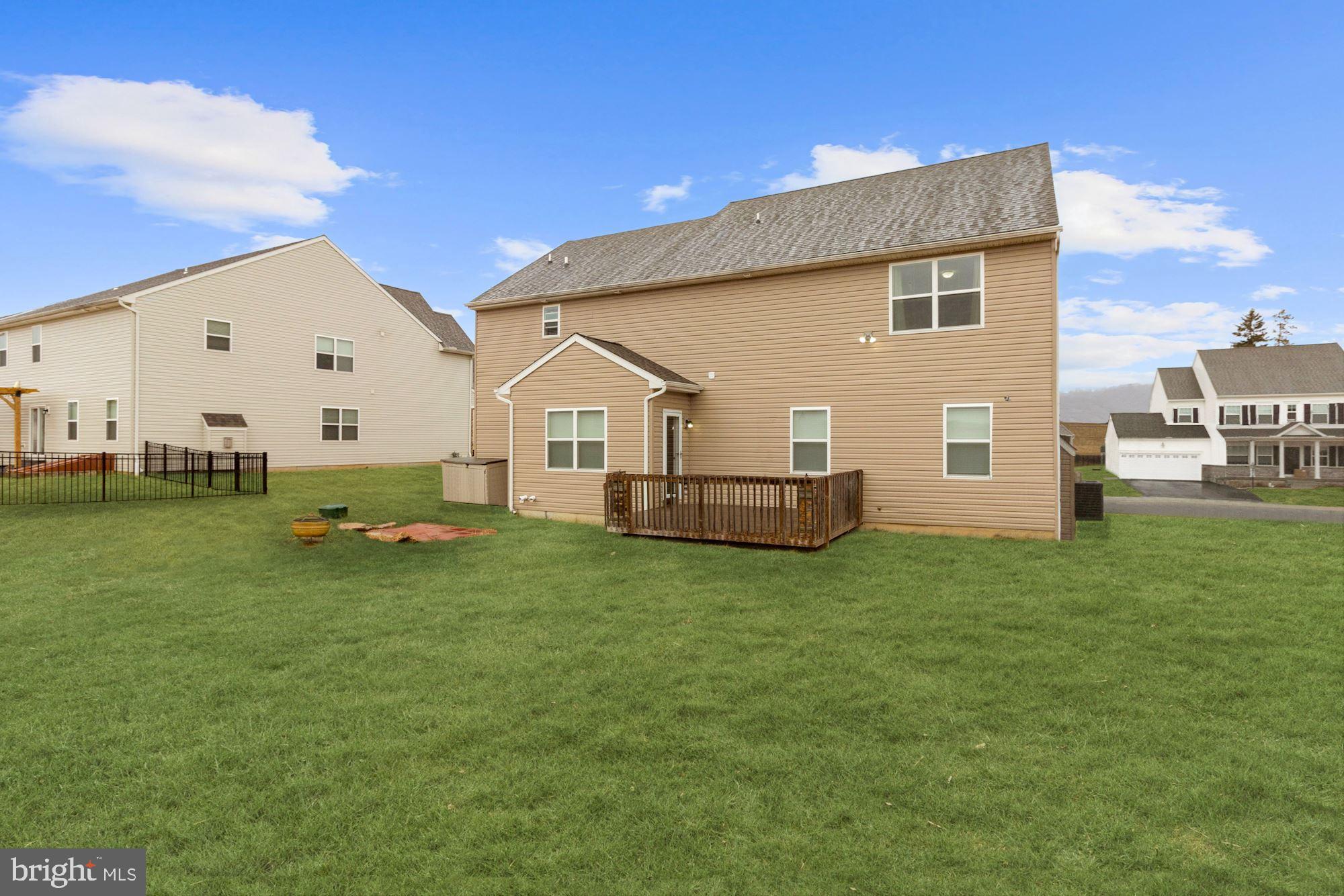 APPLEWOOD - Residential