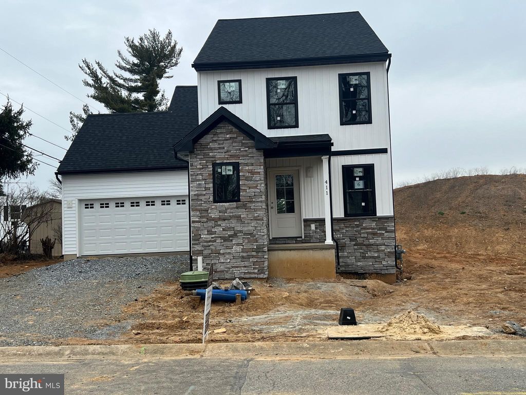 Photo of 411 GENERAL SUTTER AVE, LITITZ, PA 17543 (MLS # PALA2026614)