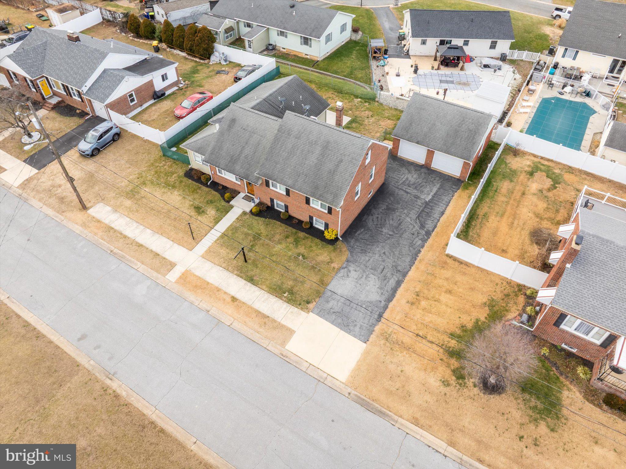 105 W KEYSTONE AVENUE