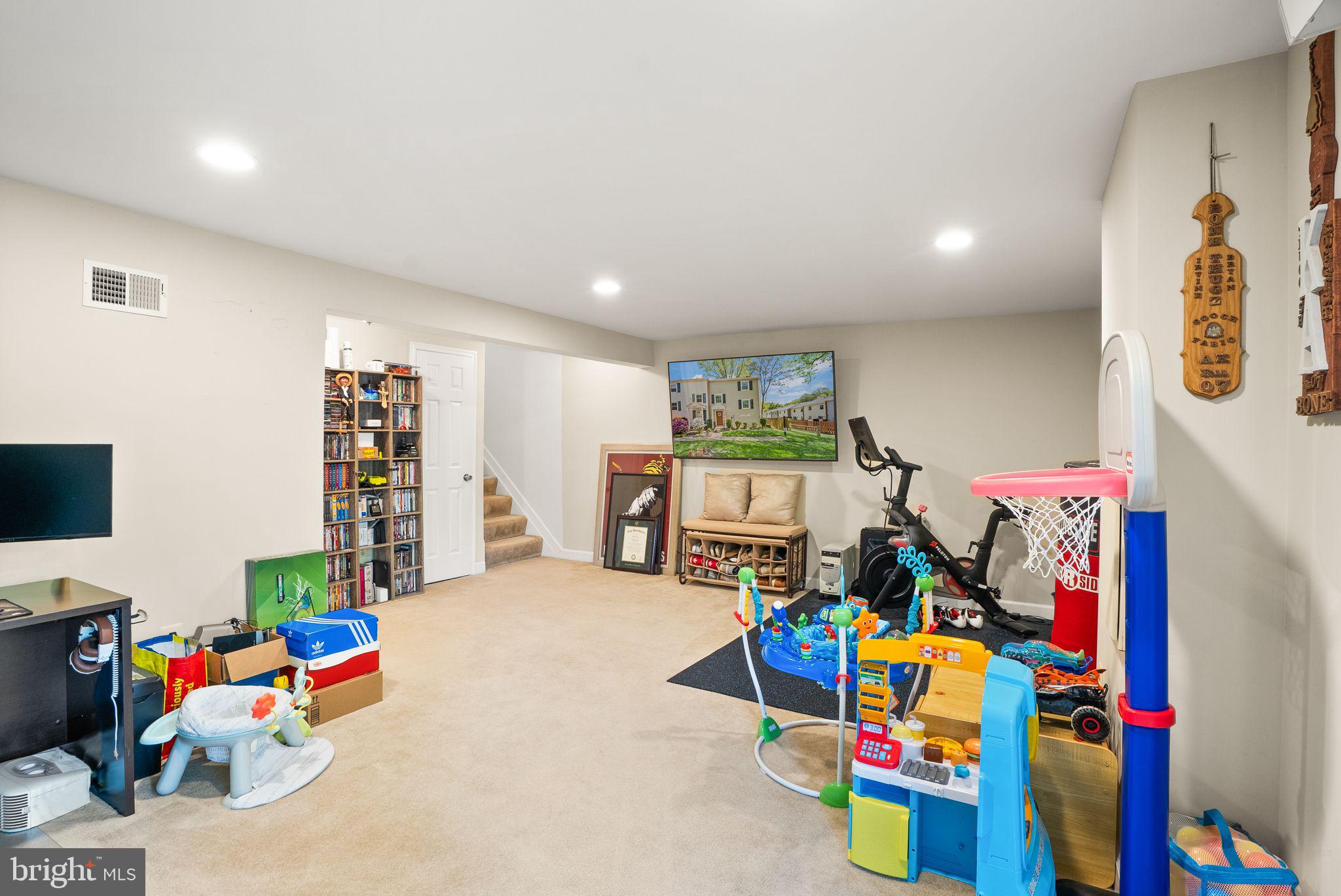 LAKE BRADDOCK - Residential