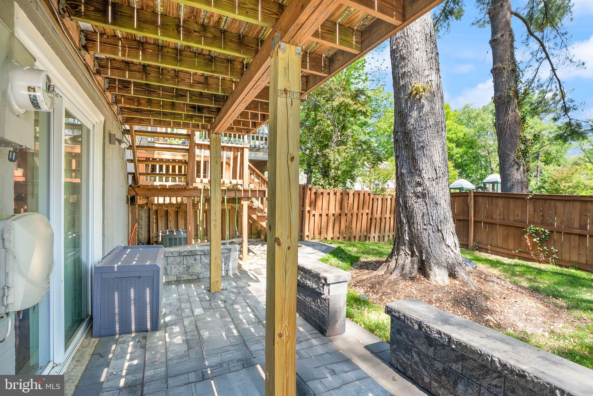 LAKE BRADDOCK - Residential