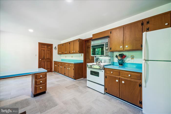 TOWN CREEK MANOR - Residential