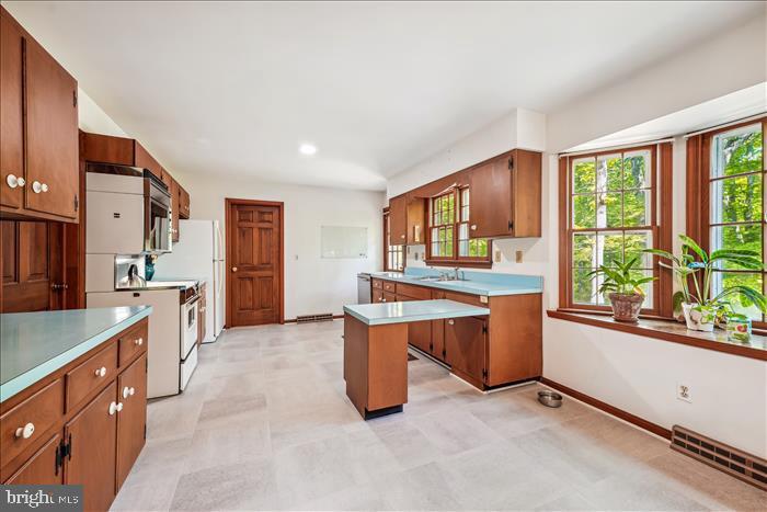 TOWN CREEK MANOR - Residential