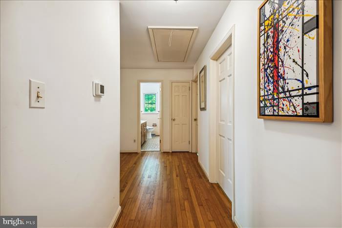 TOWN CREEK MANOR - Residential