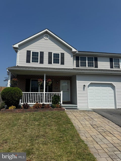 Townhouse For Sale - 146 Bainbridge Cr Cir<br/> Berks County, SINKING SPRING, PA 19608