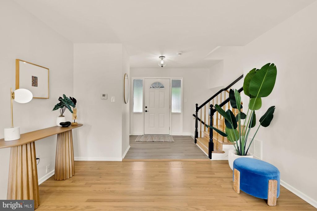Photo of 525 E Indian Spring Drive, SILVER SPRING, MD 20901 (MLS # MDMC2199624)