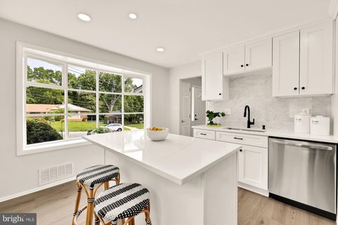 Photo of 525 E Indian Spring Drive, SILVER SPRING, MD 20901 (MLS # MDMC2199624)