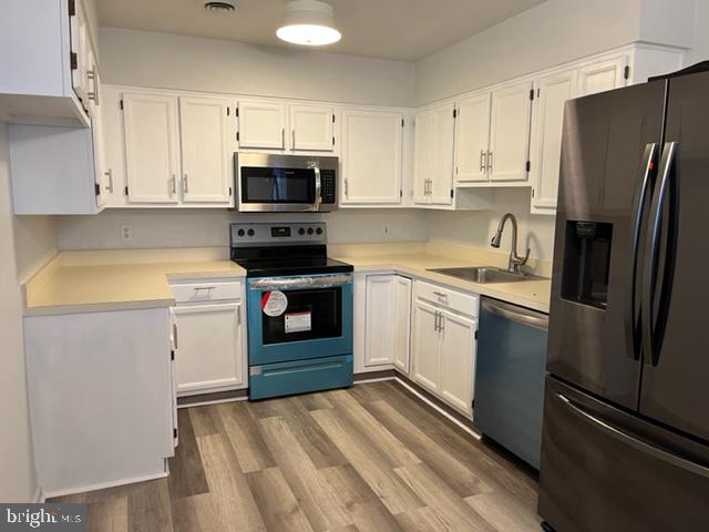 369 GREEN MEADOW LANE