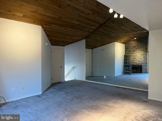 369 GREEN MEADOW LANE