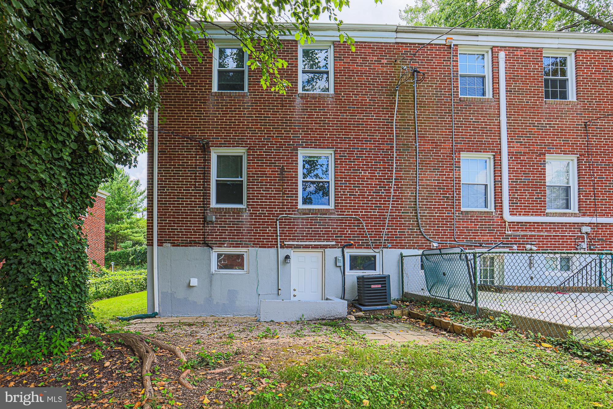 CEDARCROFT HISTORIC DISTRICT - Residential Lease