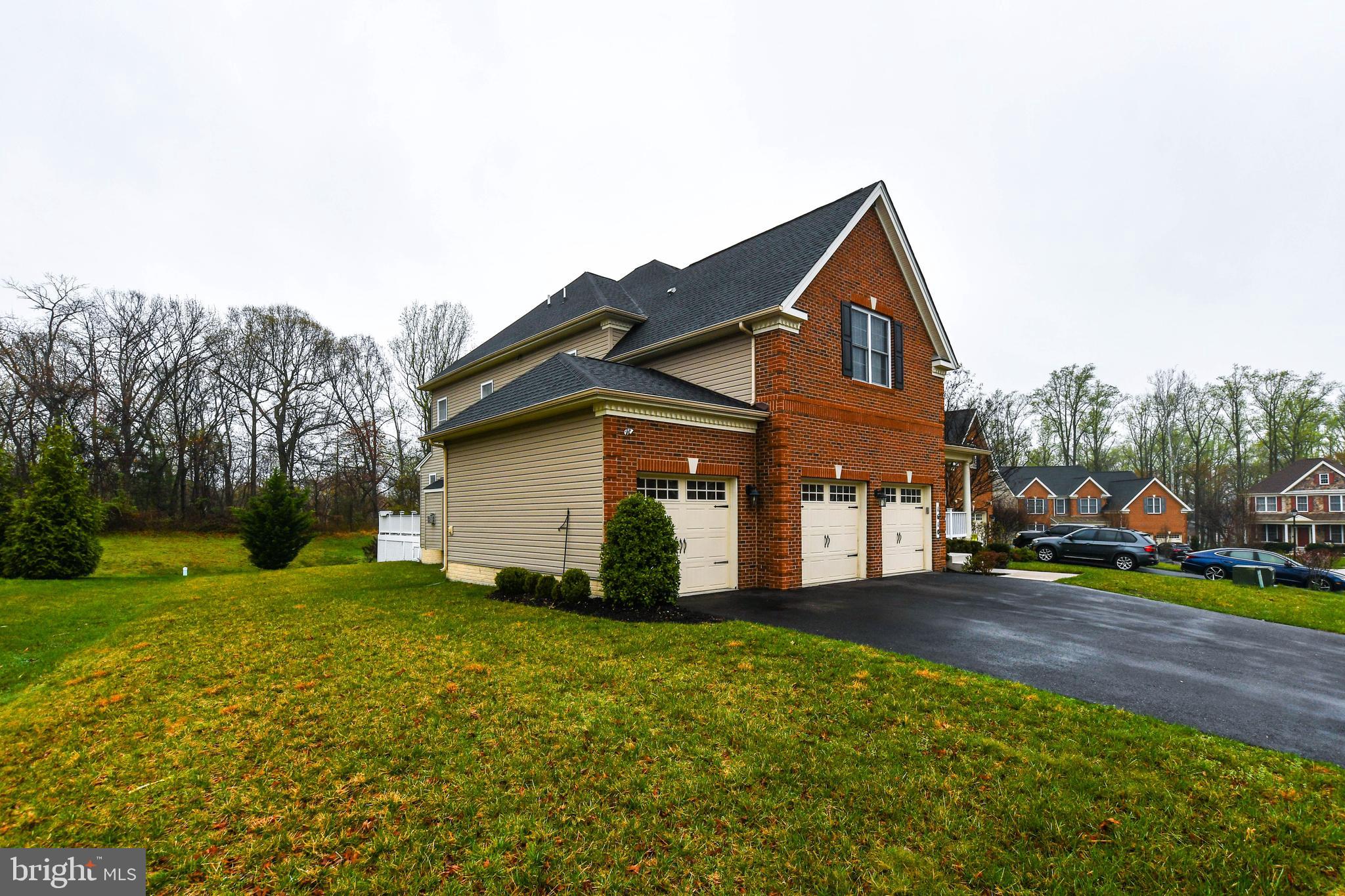 MIKLASZ PROPERTY - Residential