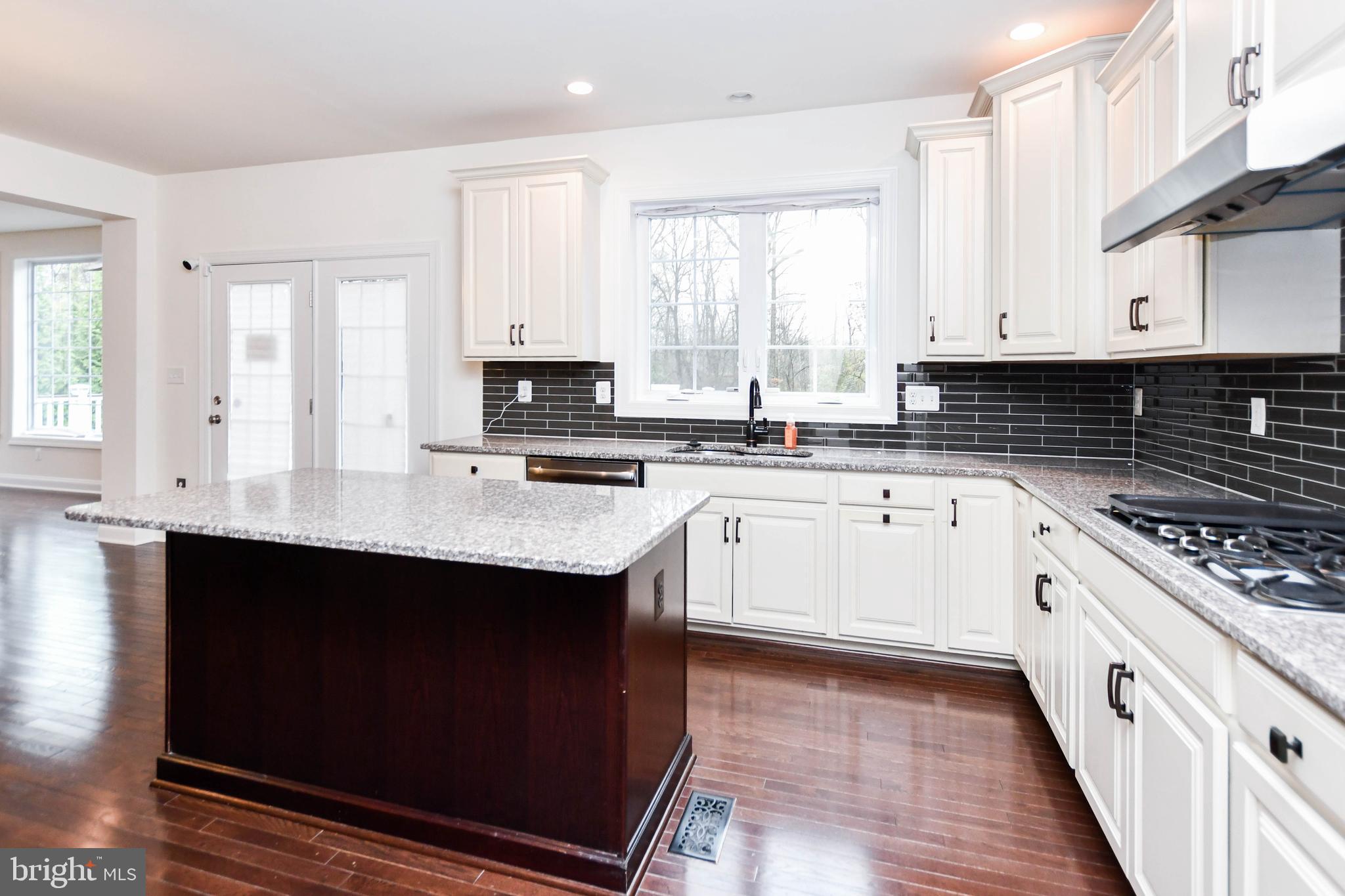 MIKLASZ PROPERTY - Residential