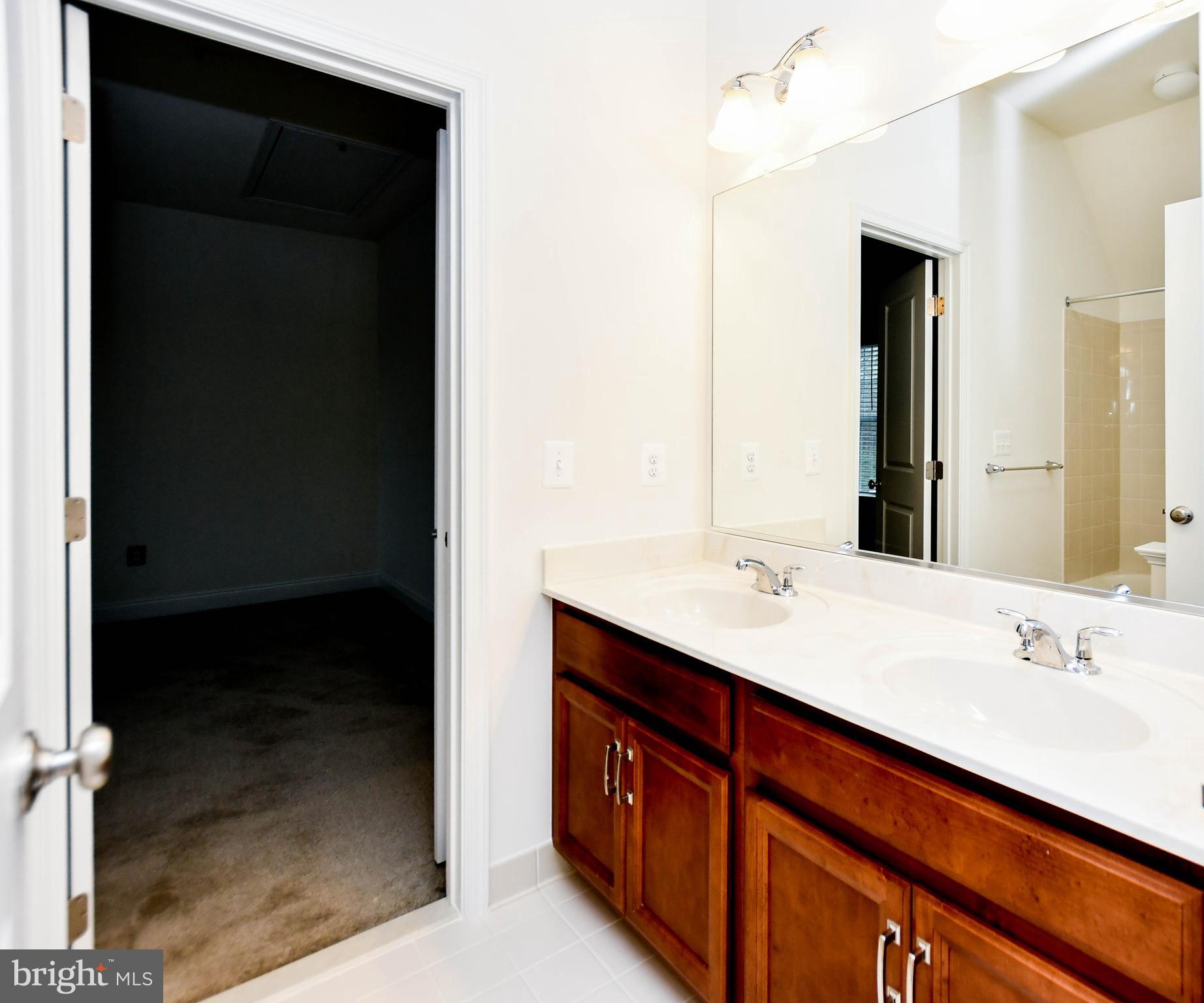 MIKLASZ PROPERTY - Residential