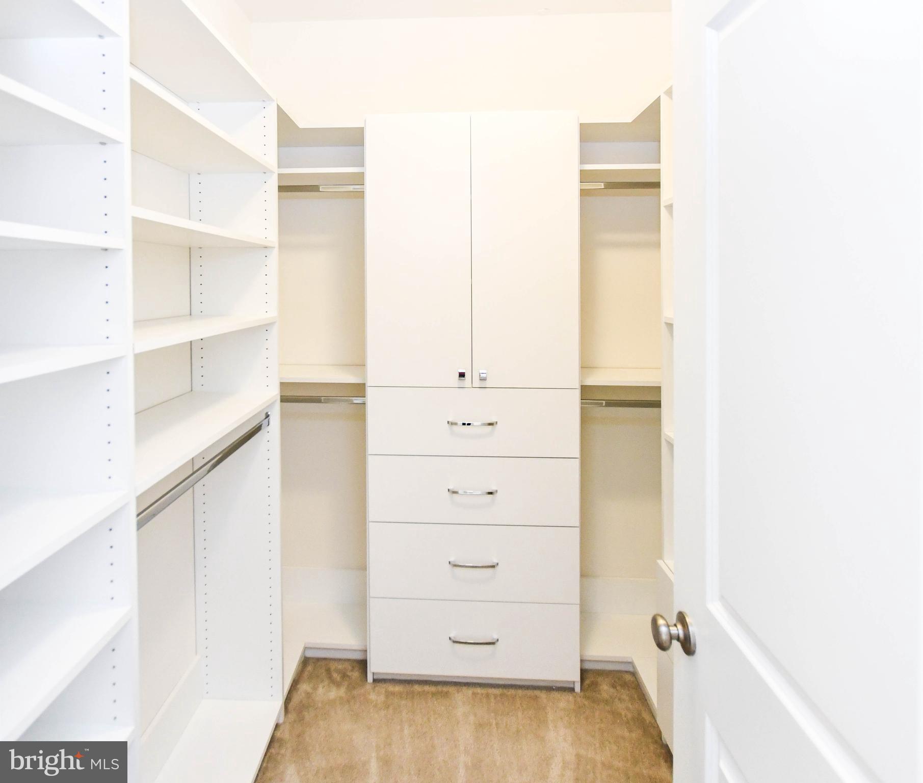 MIKLASZ PROPERTY - Residential