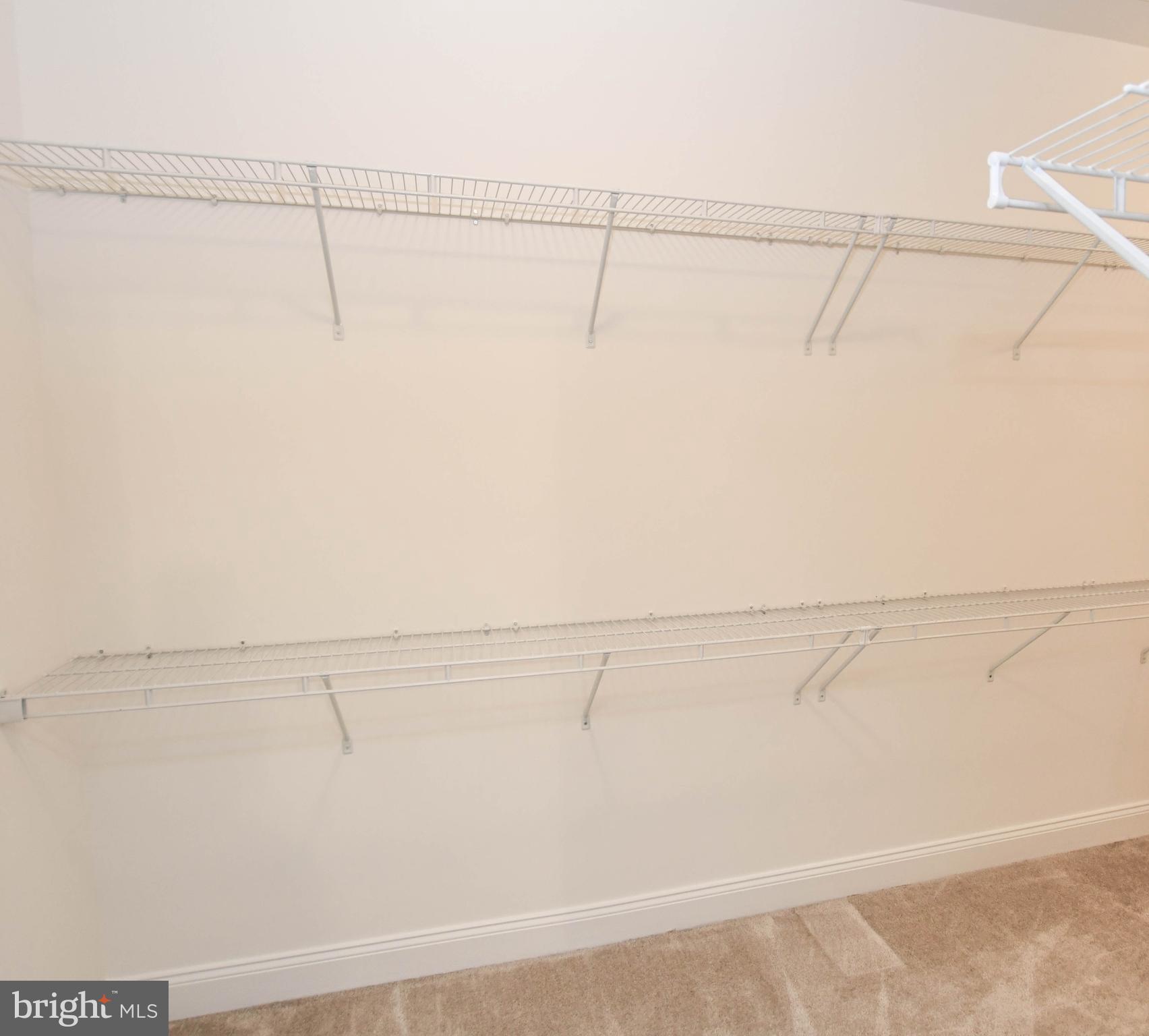 MIKLASZ PROPERTY - Residential