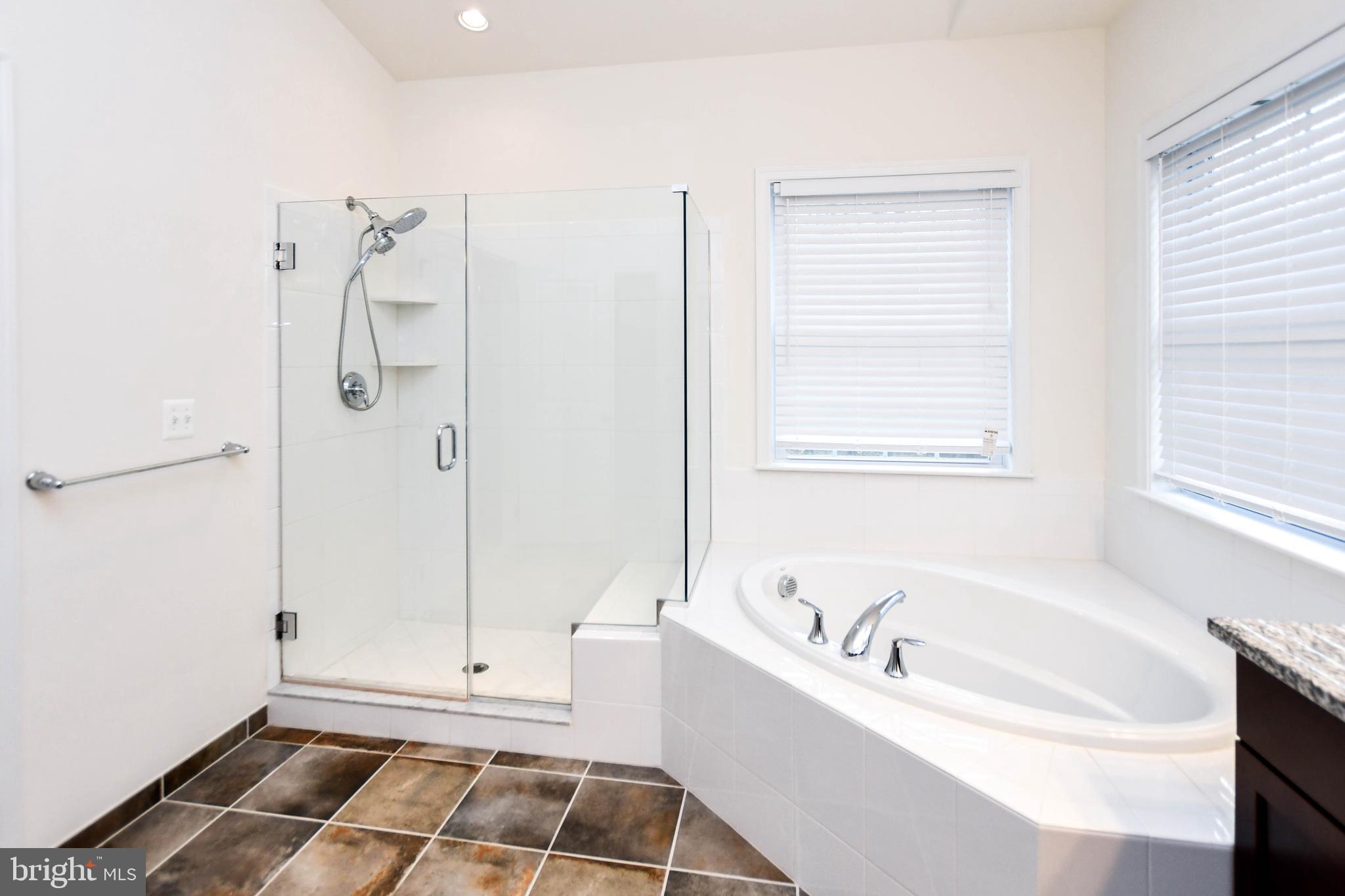 MIKLASZ PROPERTY - Residential