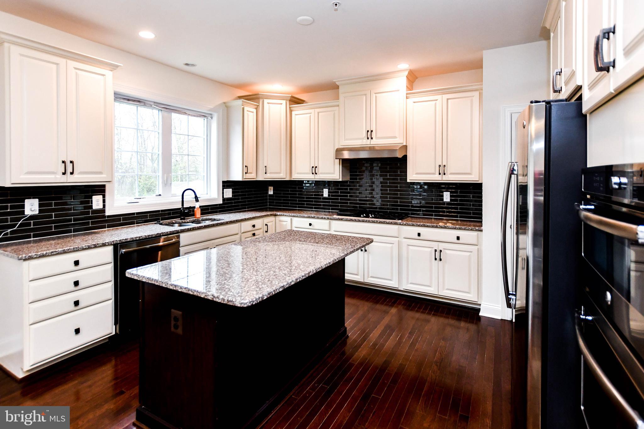 MIKLASZ PROPERTY - Residential