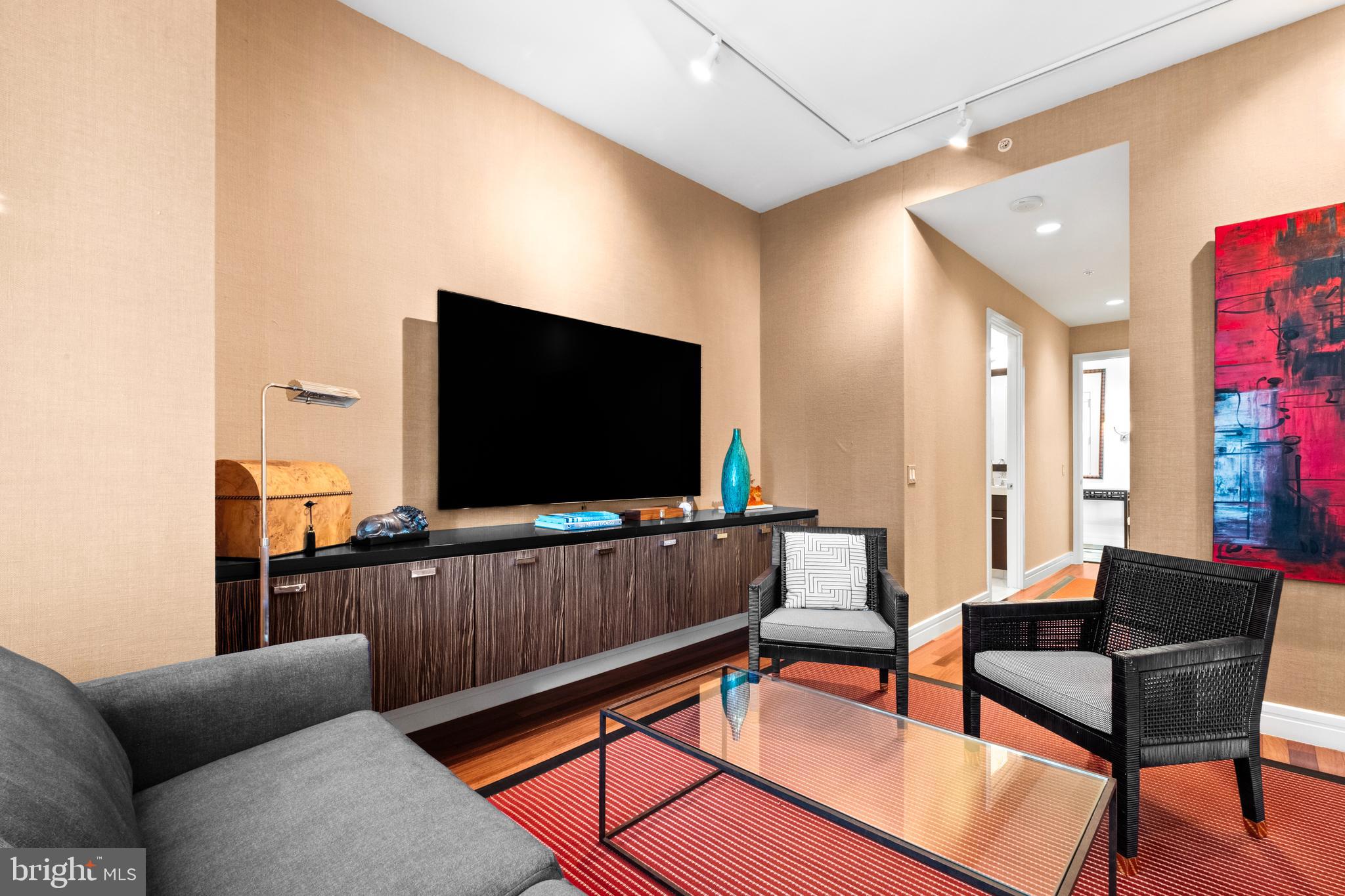 PENN SQUARE - Residential