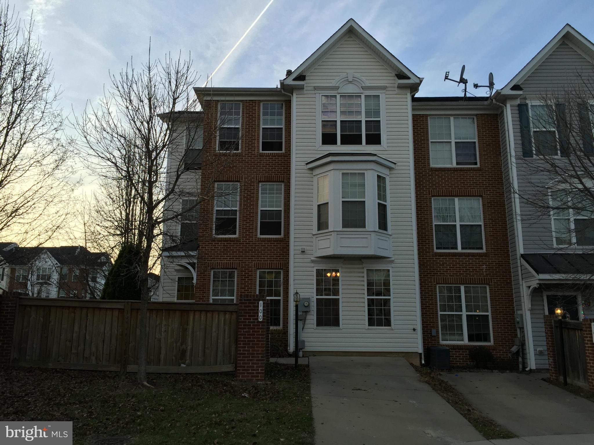 Beautiful End Unit, Wood floors on all 3 levels. Open, bright and spacious floorplan. Ample parking. Great location. Master Bed/Bath with Walk in Closet, Soaking Tub, Dual Vanity Sink. Washer/Dryer on Bedroom Level.