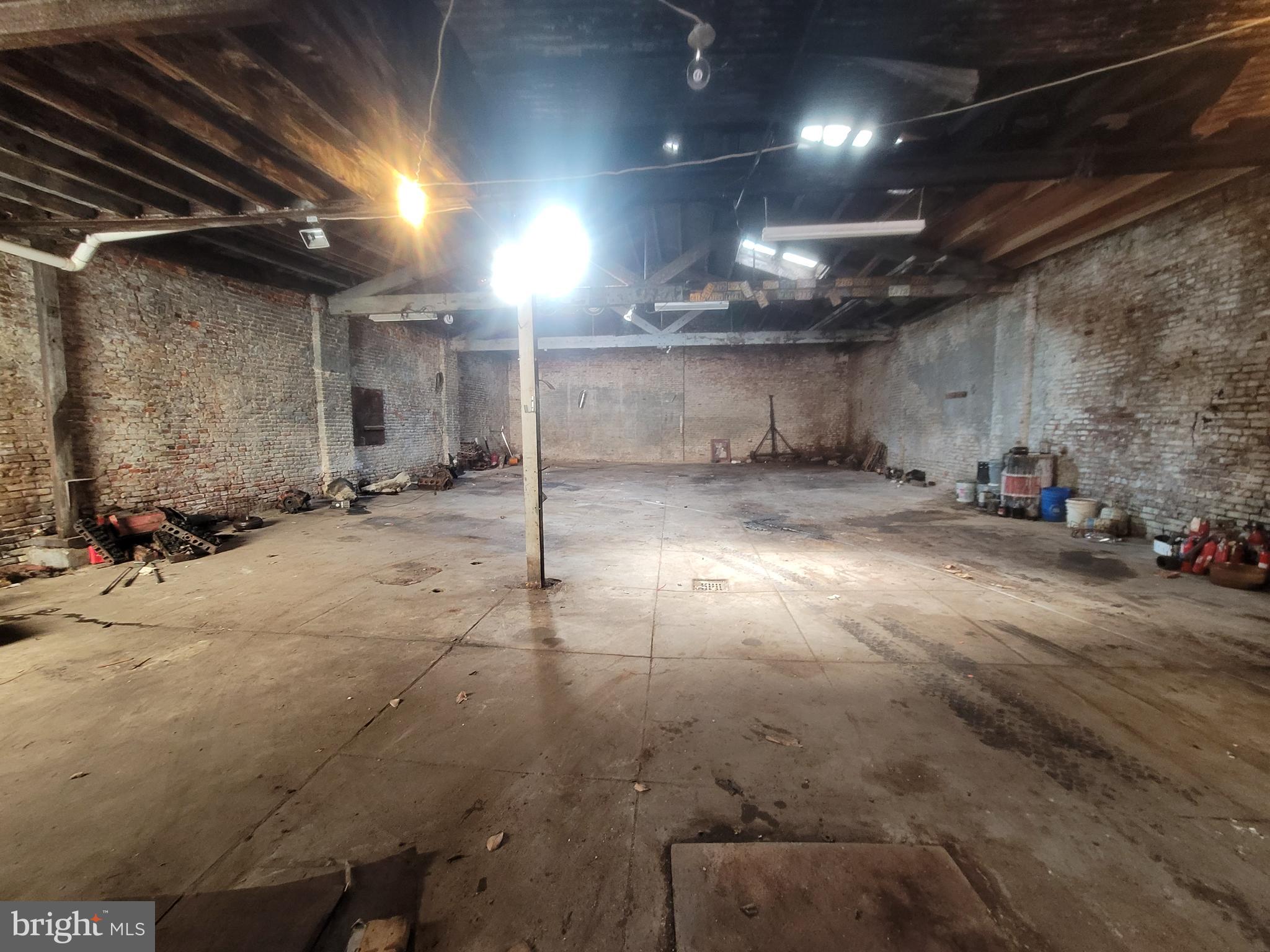 2706 E MONMOUTH STREET