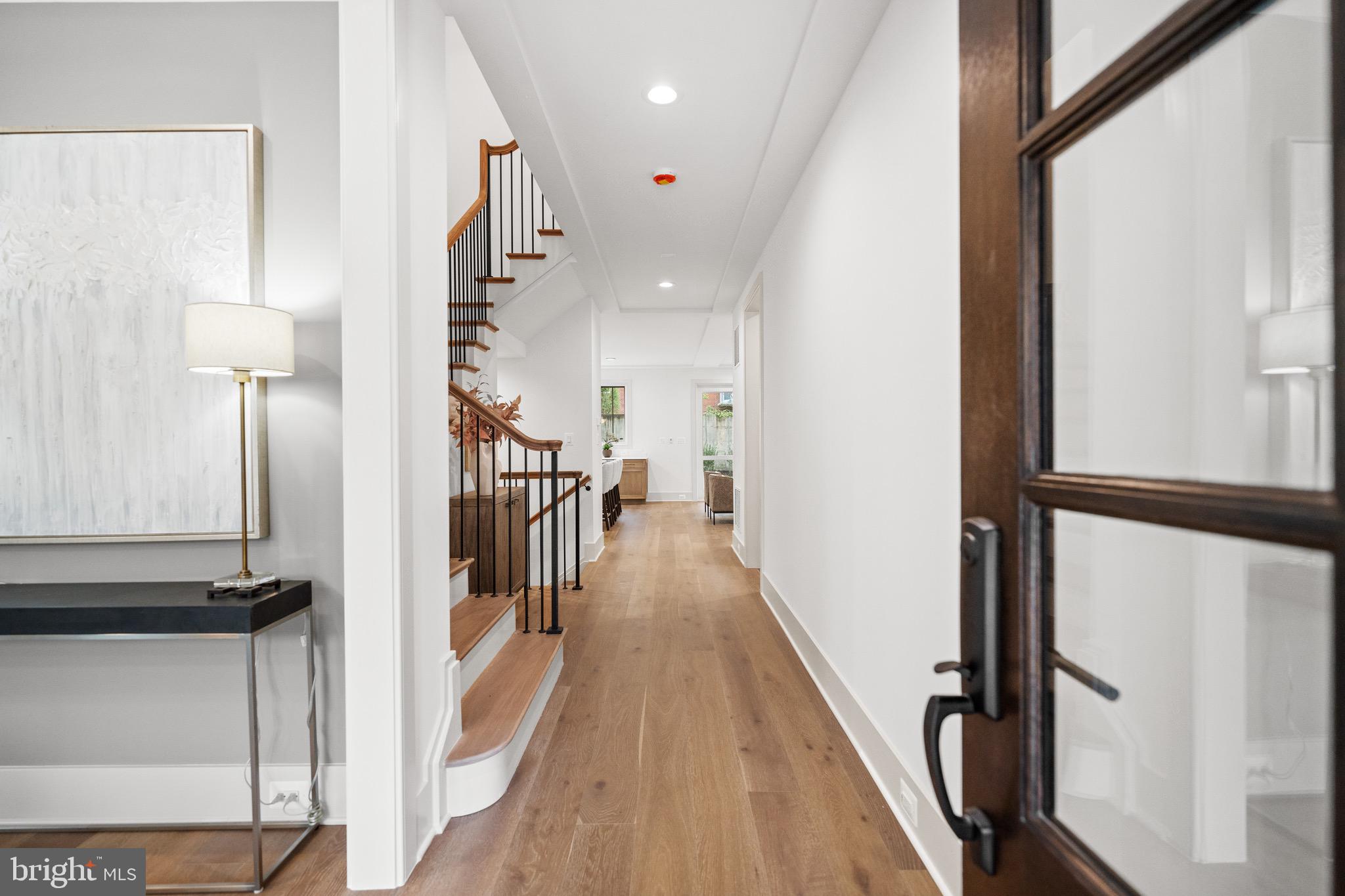 2133 N OAKLAND STREET