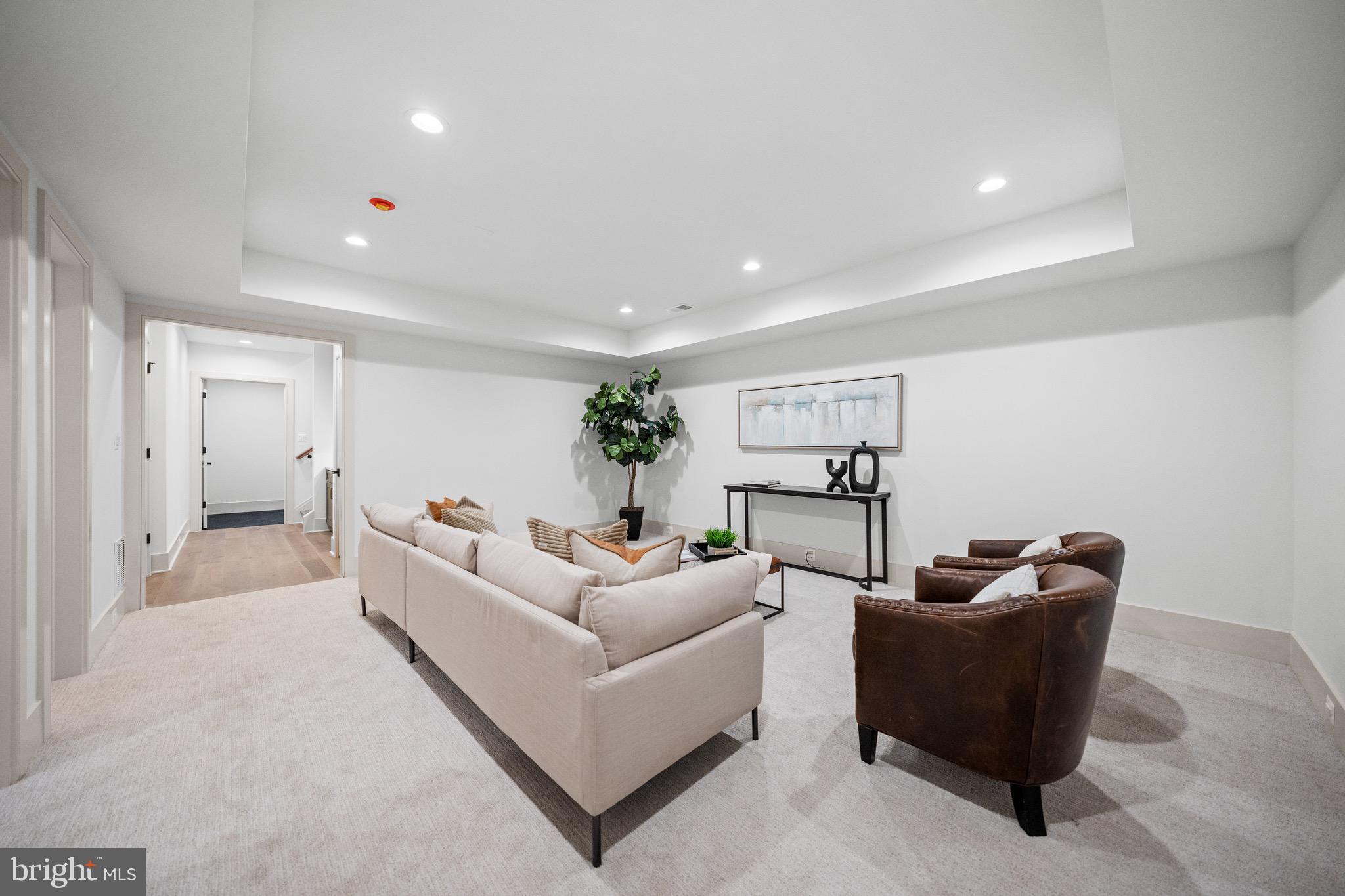 MAYWOOD - Residential