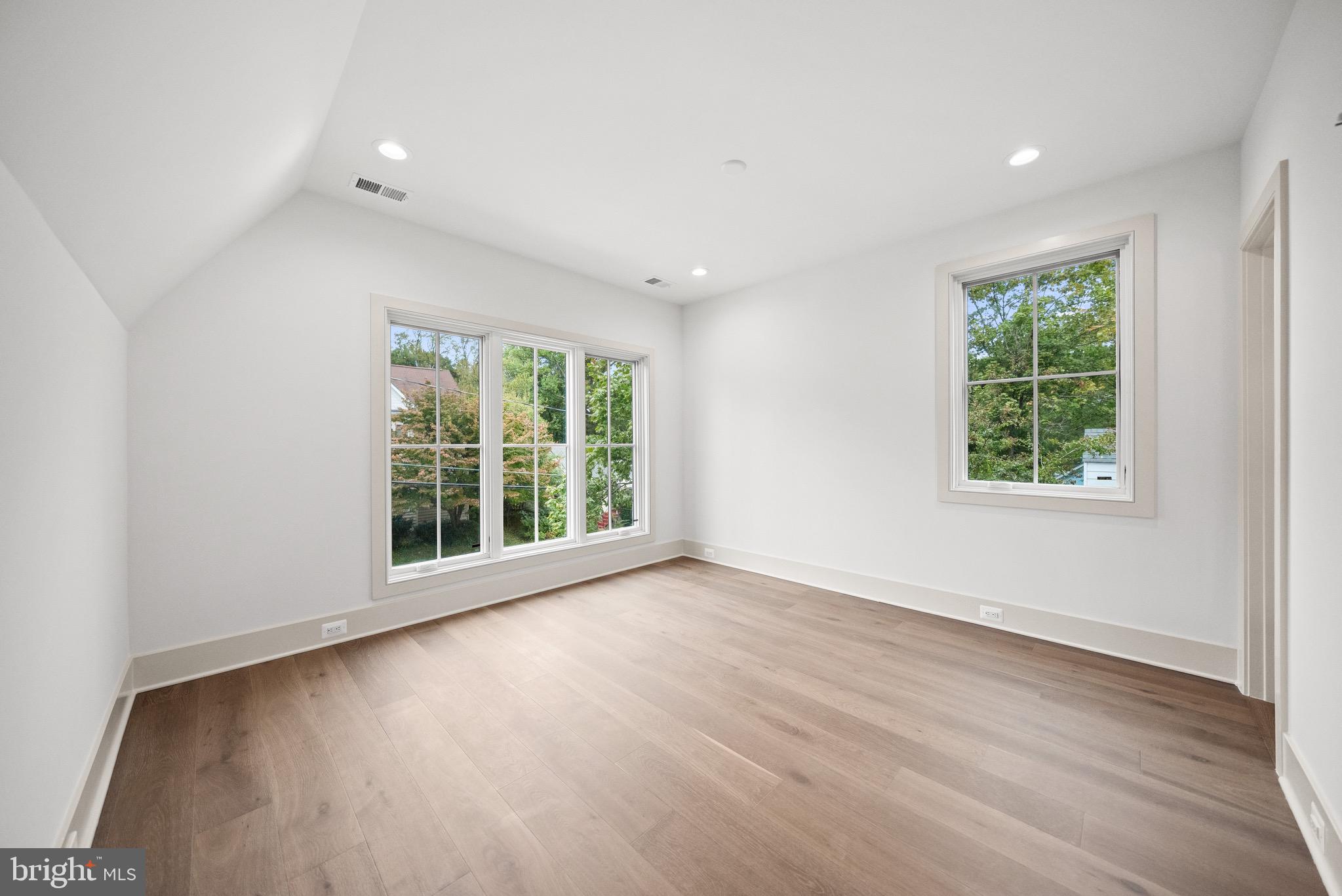 MAYWOOD - Residential