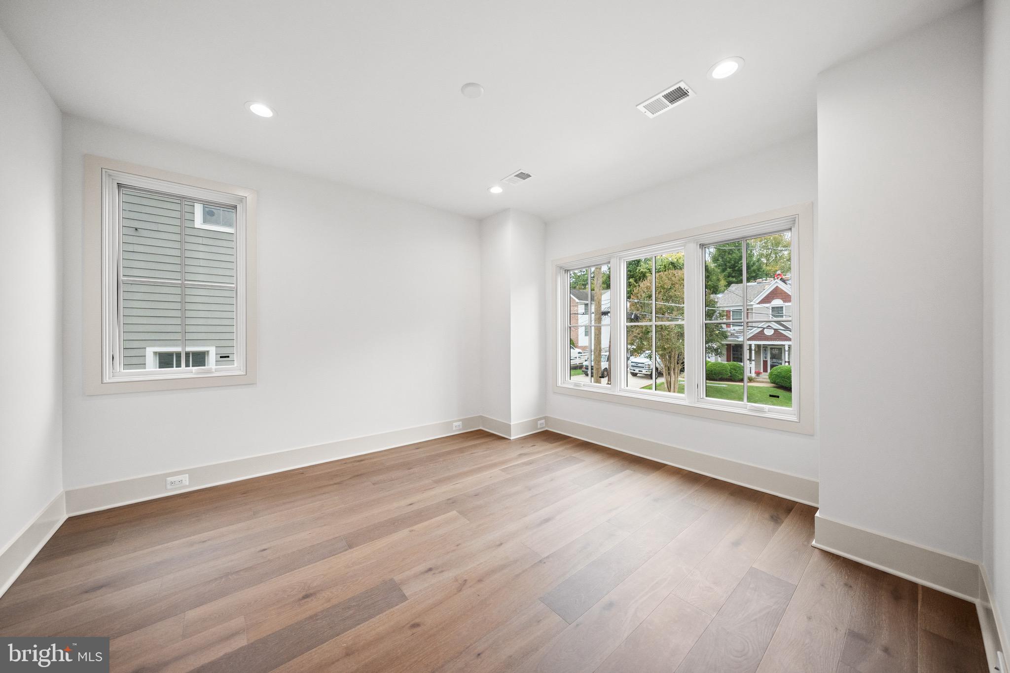 MAYWOOD - Residential