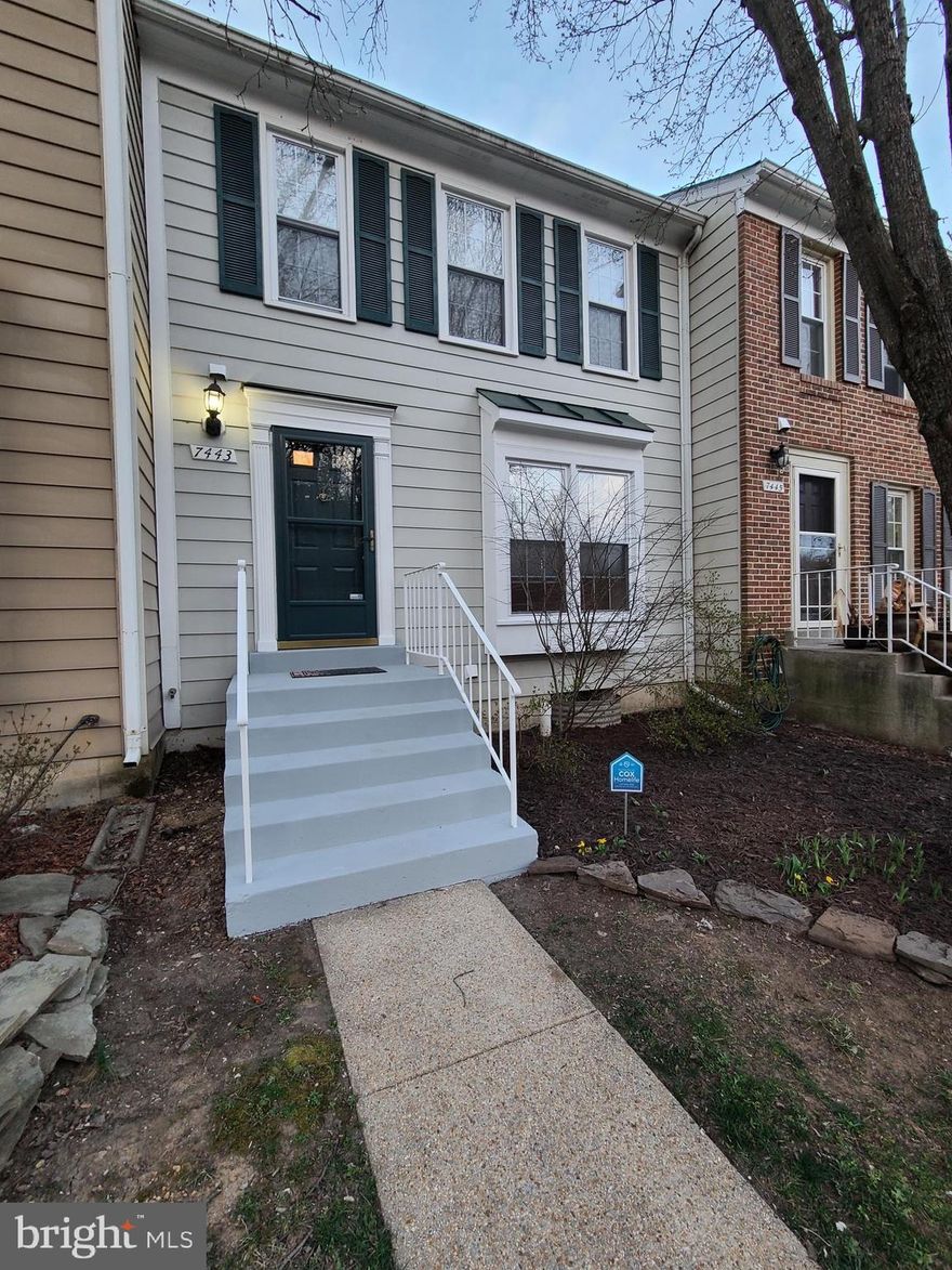 WONDERFUL 3BR, 2.5BA HOME IN LOVELY HAYFIELD VIEW...FULLY UPDATED KIT W/ CENTER ISLAND & GAS COOKING..BEAUTIFUL WOOD FLOORING THROUGH MAIN LVL.. MASTER BEDROOM W/ SPACIOUS RENOVATED FULL BATH, SOAKING TUB  AND FRONT LOADING WASHER / DRYER....LARGE 2ND BEDROOM...LWR LEVEL GUEST ROOM/OFFICE W/ FULL BATH...UPDATED REC ROOM W/ WOOD FLOORING, COZY FIREPLACE....WALKOUT TO PATIO AND FENCED BACKYARD...EASY ACCESS TO METRO, BUS LINES AND BELTWAY....ON THE MARKET 14 MARCH