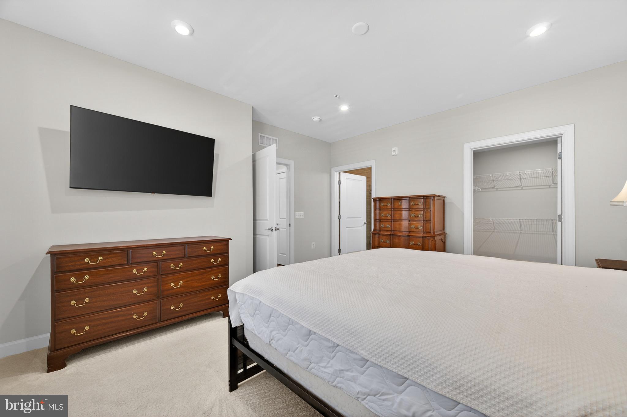 MONTEBELLO - Residential