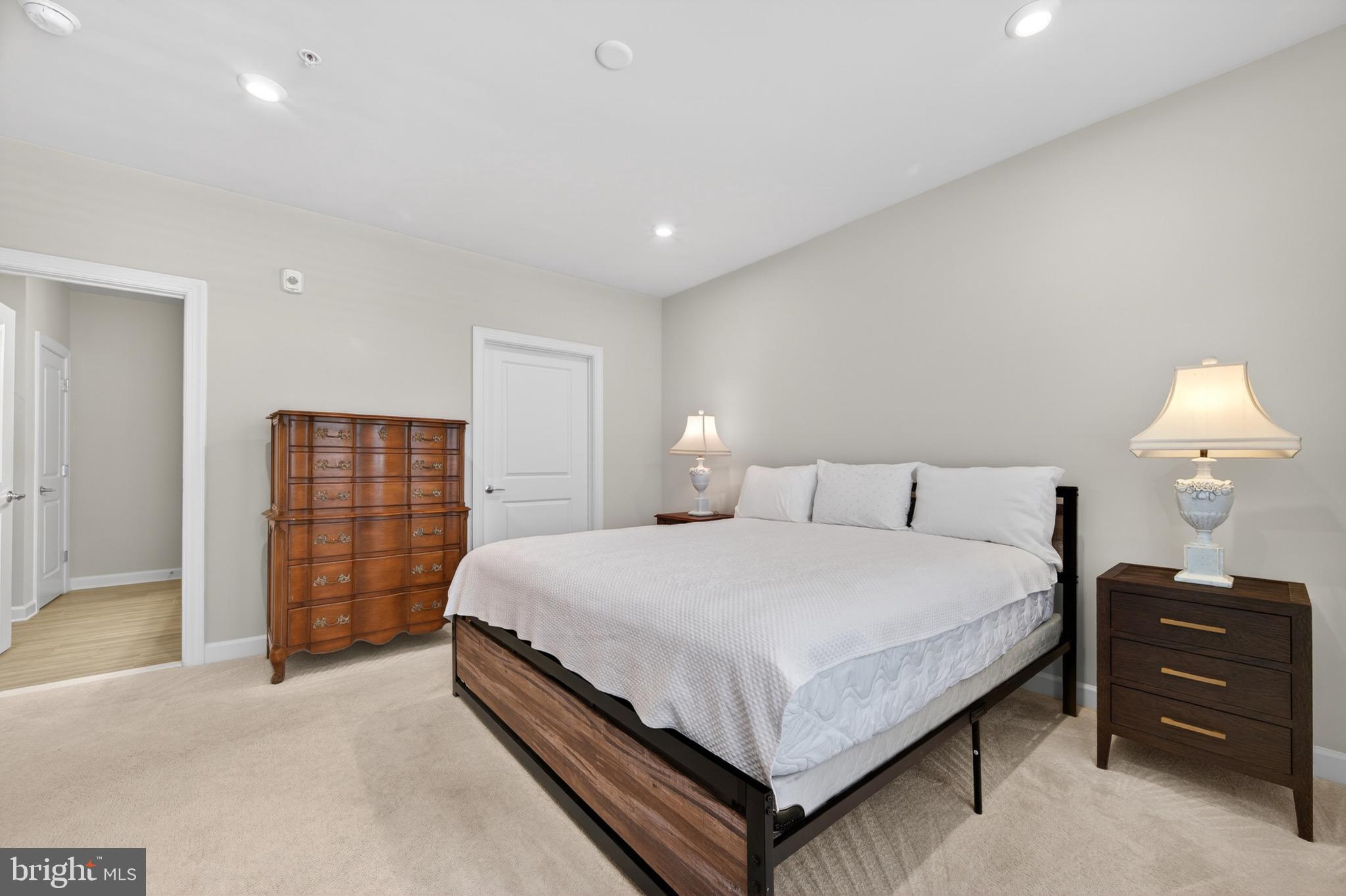 MONTEBELLO - Residential