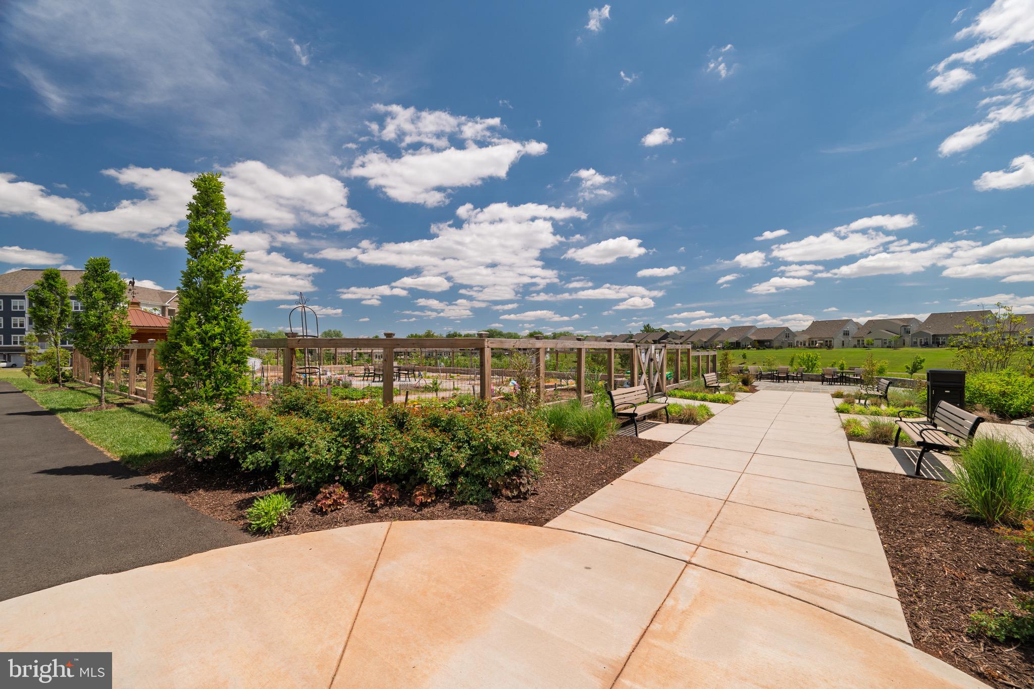MONTEBELLO - Residential